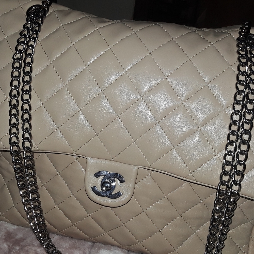 Beautiful quilted chain strap shoulder bag